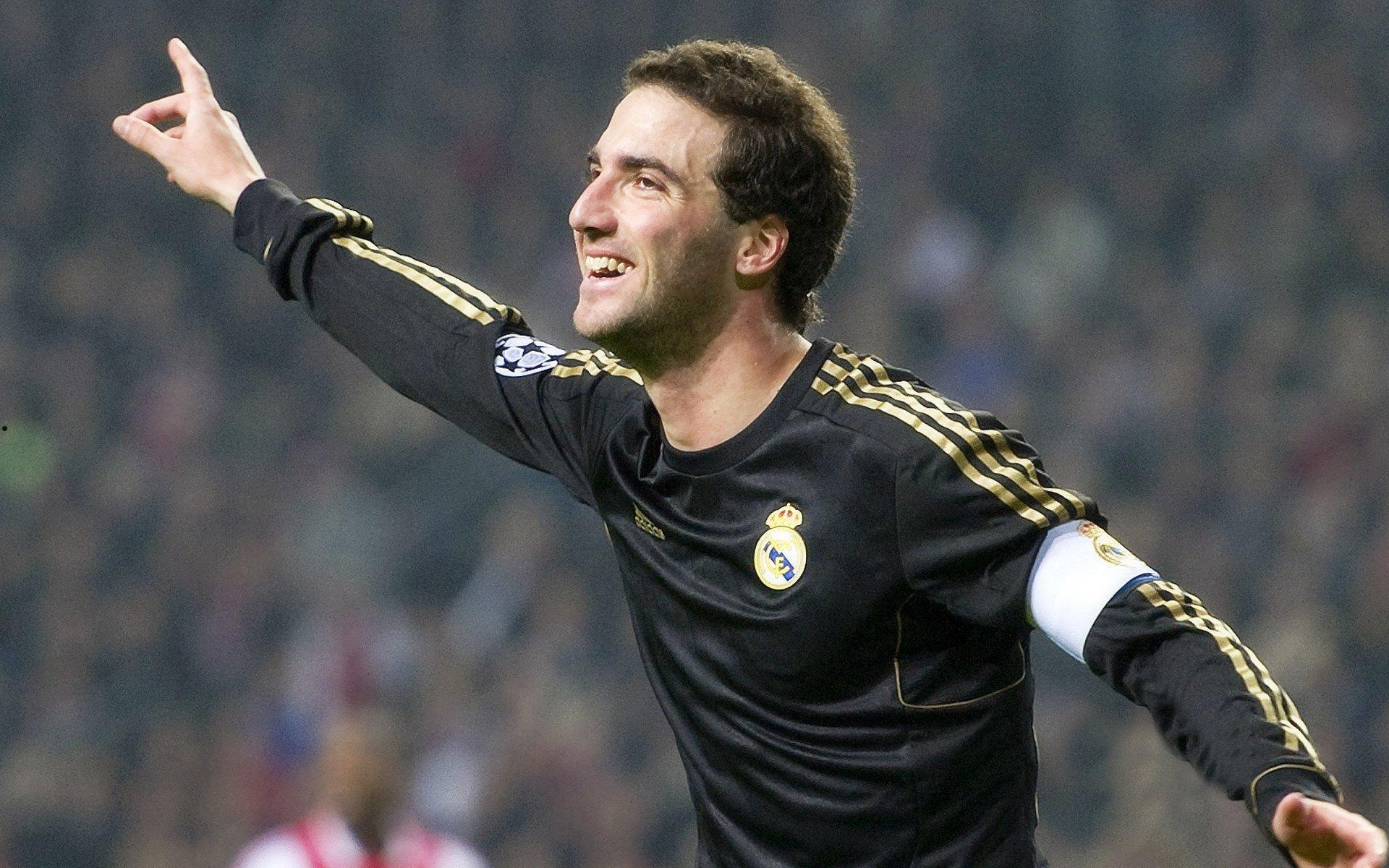 巴萨加入DV9争夺战！尤文锋线核心引四大豪门竞逐，夏窗转会暗流涌动